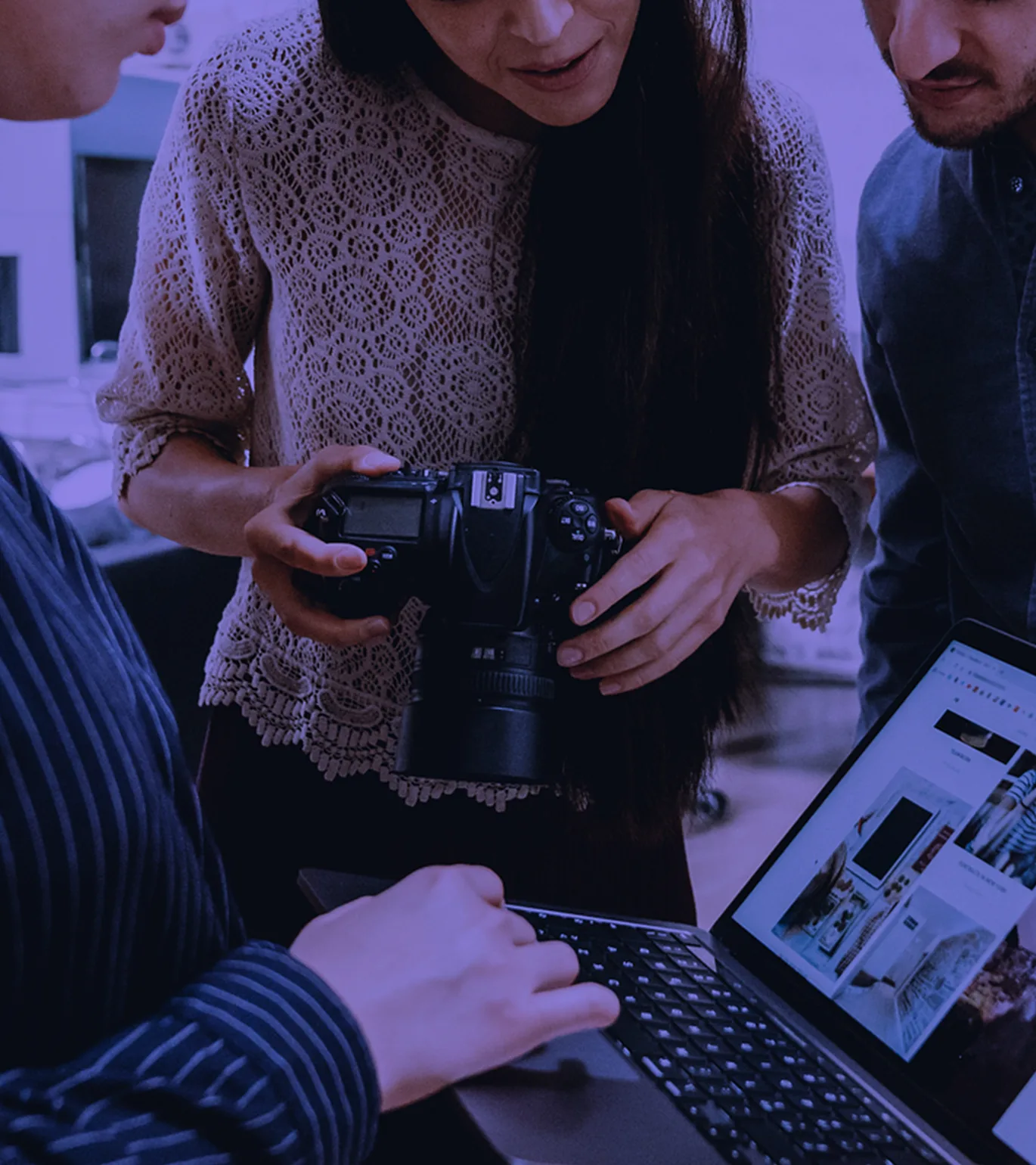 Équipe de designers web de l'agence Webit Interactive concevant un site internet au Québec.